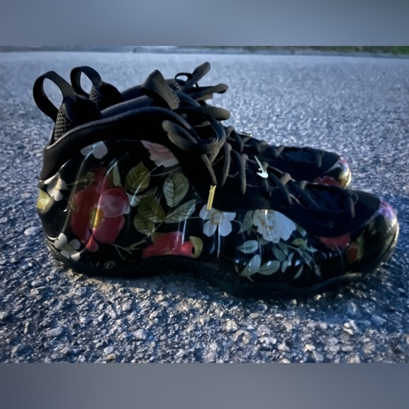 floral nike foams